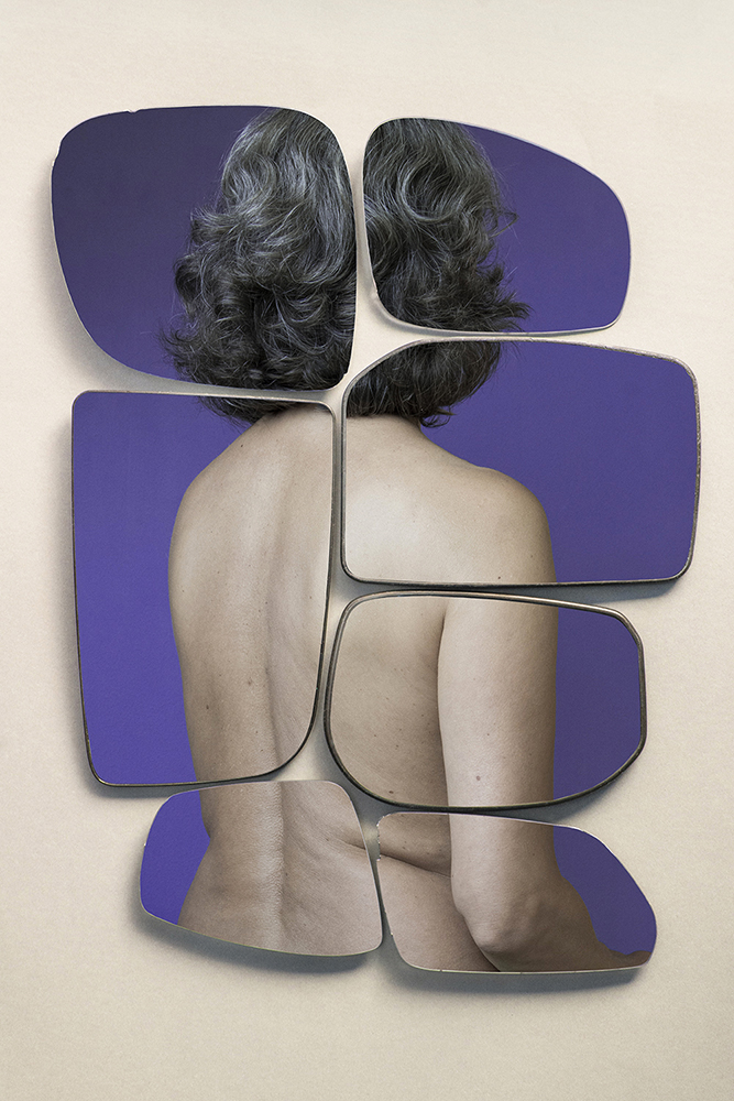 Foto illustratie van naakte vrouw verwerkt in autospiegels.