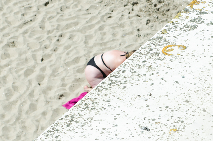 vrouw in bikini op strand